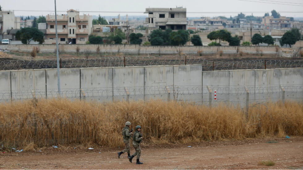 Syrian and Turkish armies in deadly border clash